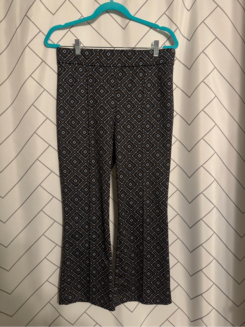 Jones New York Black Geometric Boot-Cut Pants